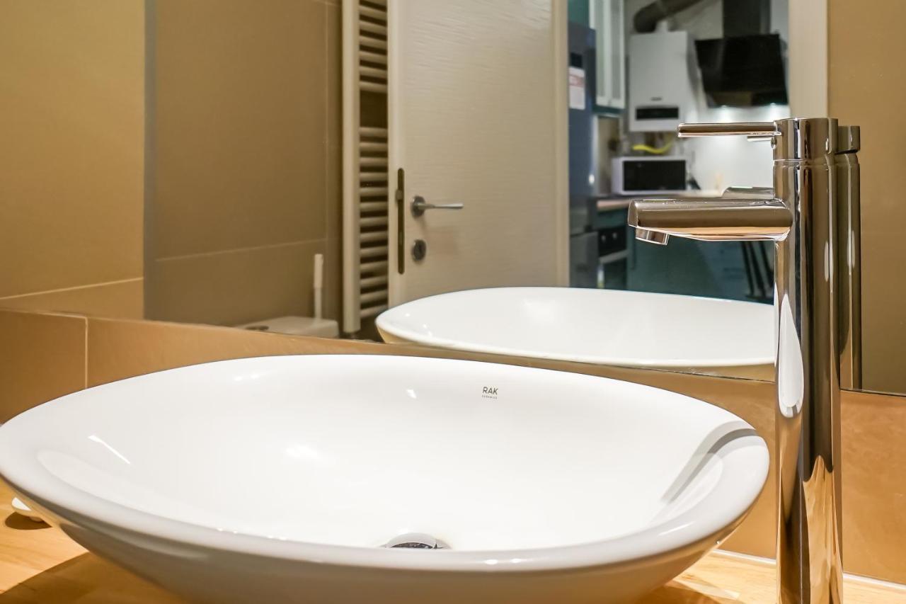 Bright Apartments Moments Away From Herastrau Park, Mall And Metro Bucureşti Ngoại thất bức ảnh