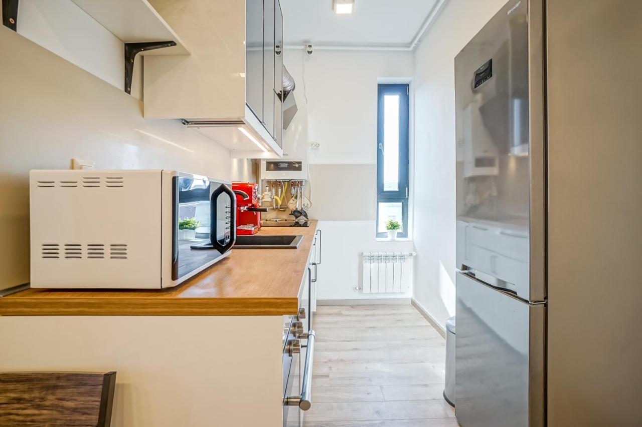 Bright Apartments Moments Away From Herastrau Park, Mall And Metro Bucureşti Ngoại thất bức ảnh