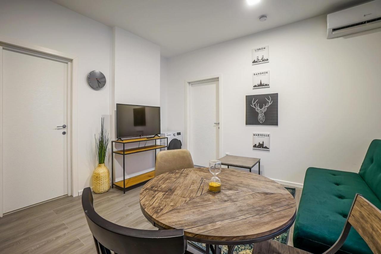 Bright Apartments Moments Away From Herastrau Park, Mall And Metro Bucureşti Ngoại thất bức ảnh