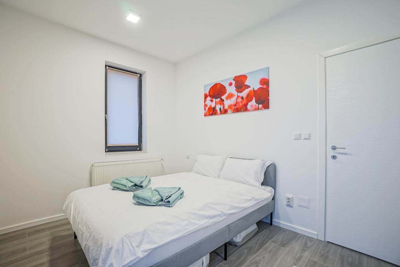 Bright Apartments Moments Away From Herastrau Park, Mall And Metro Bucureşti Ngoại thất bức ảnh
