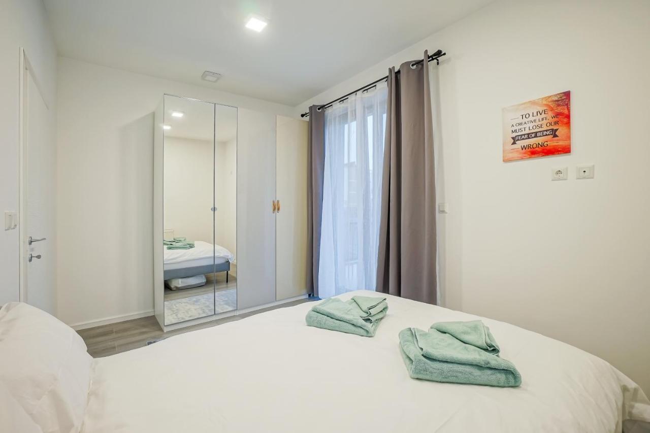 Bright Apartments Moments Away From Herastrau Park, Mall And Metro Bucureşti Ngoại thất bức ảnh