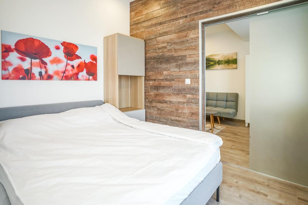Bright Apartments Moments Away From Herastrau Park, Mall And Metro Bucureşti Ngoại thất bức ảnh